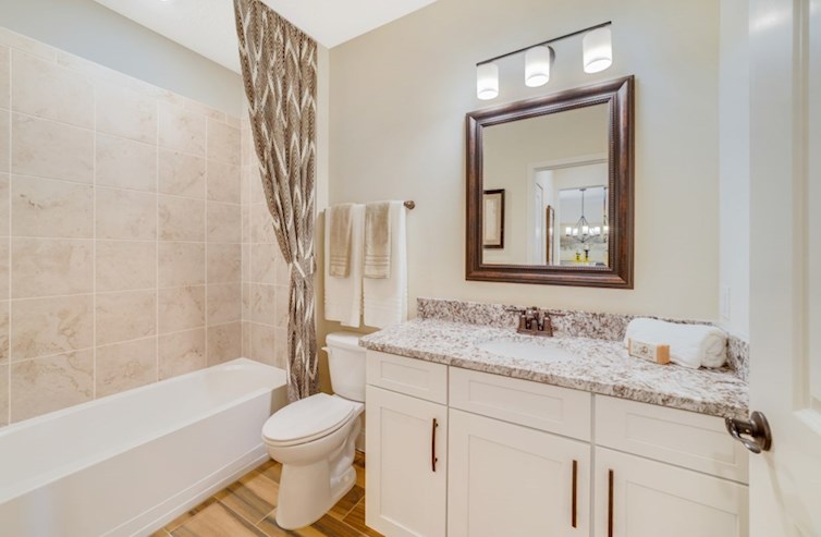 Aspen secondary bathroom with combo shower and tub